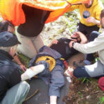 Nasty injury helment worn by worker
